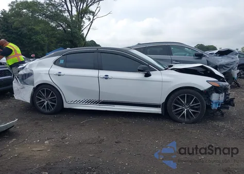 2022 Toyota Camry Se z USA, uszkodzony, nr VIN 4T1T11AK4NU641826